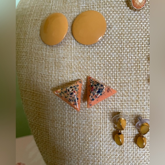 Stylish 5 Piece Orange and Gold Earring Lot - Picture 4 of 7